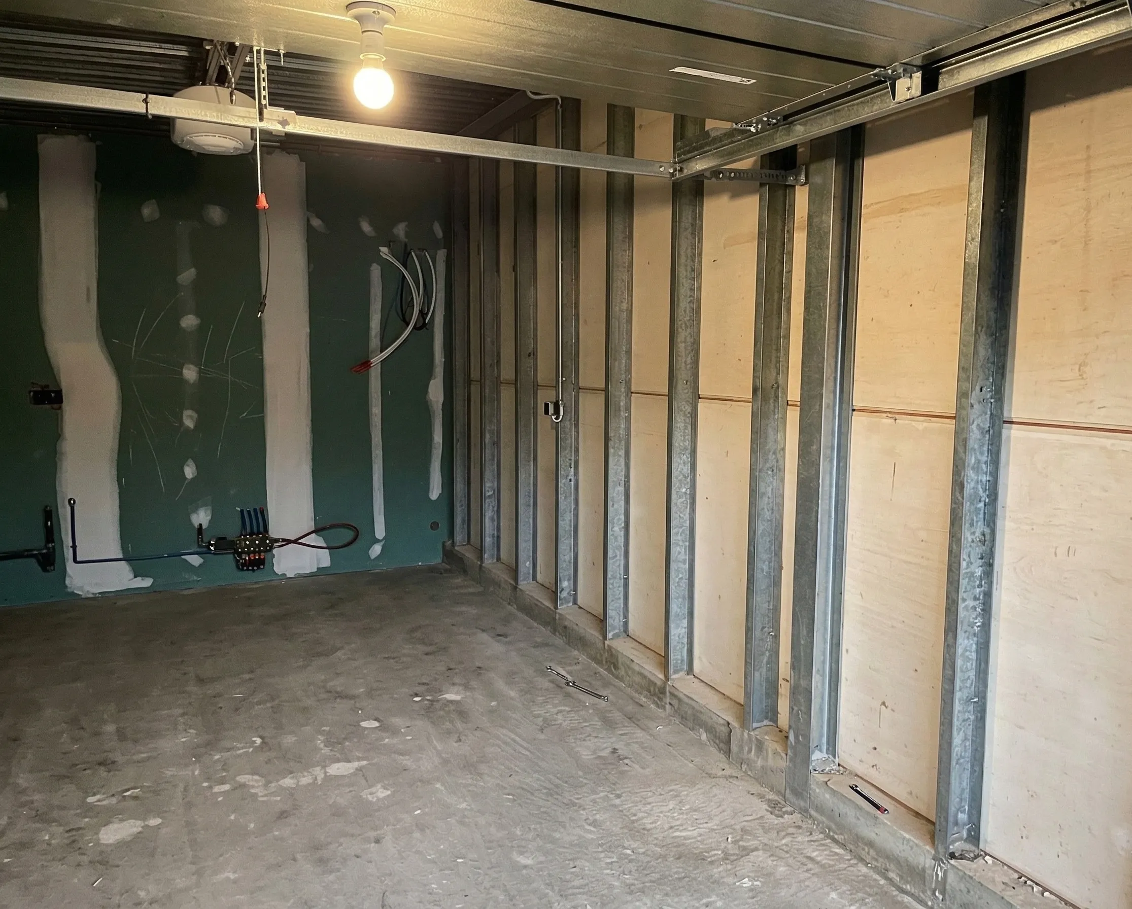 Royal decoration -Maçonnerie - Placoplatre - Cloisons